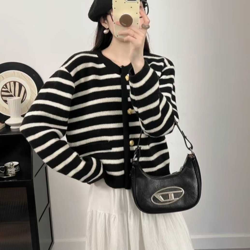 เสื้อคลุมคาร์ดิแกนไหมพรม - Striped cardigan