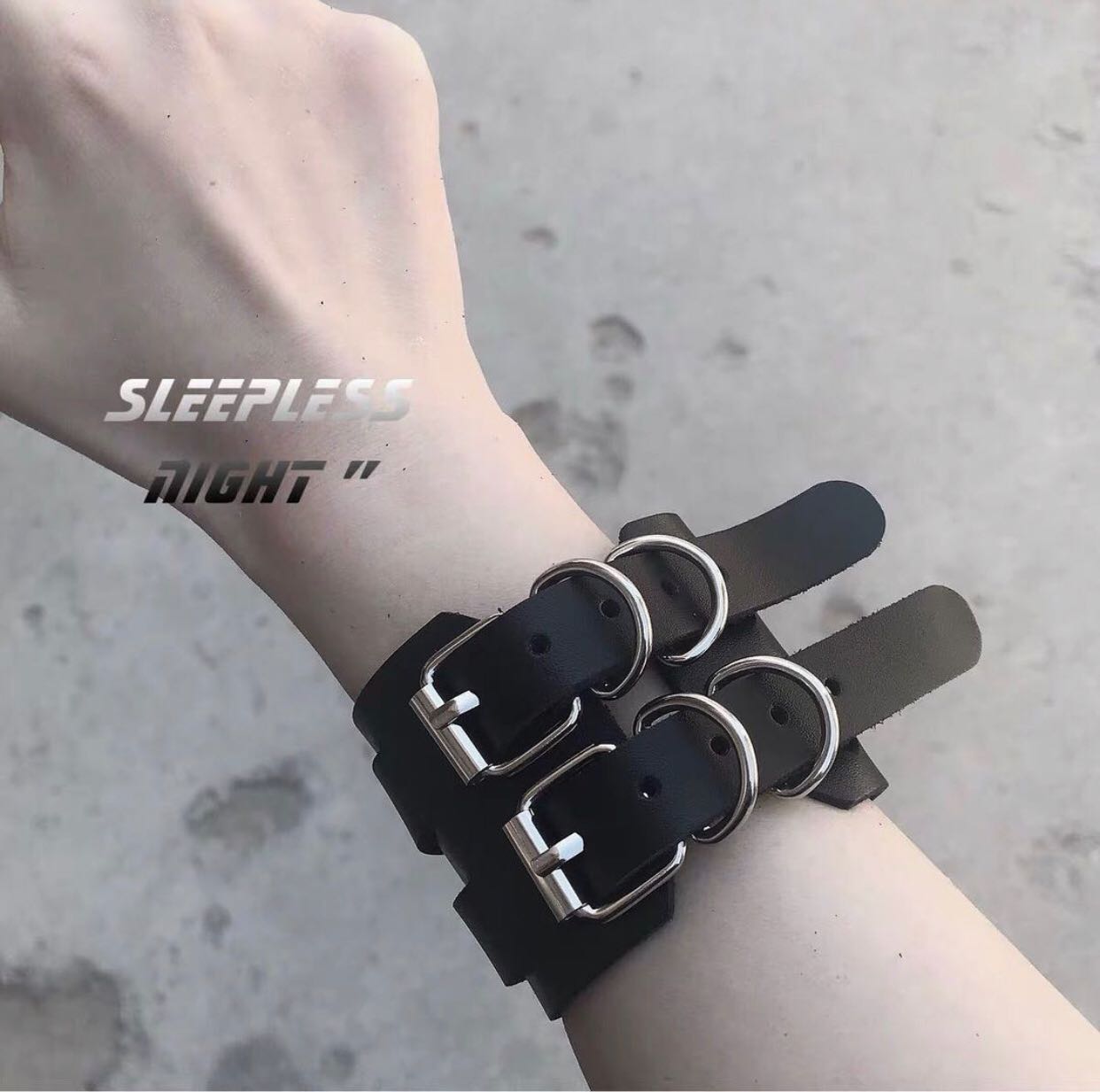 พร้อมส่ง🖤ข้อมือหนังPU