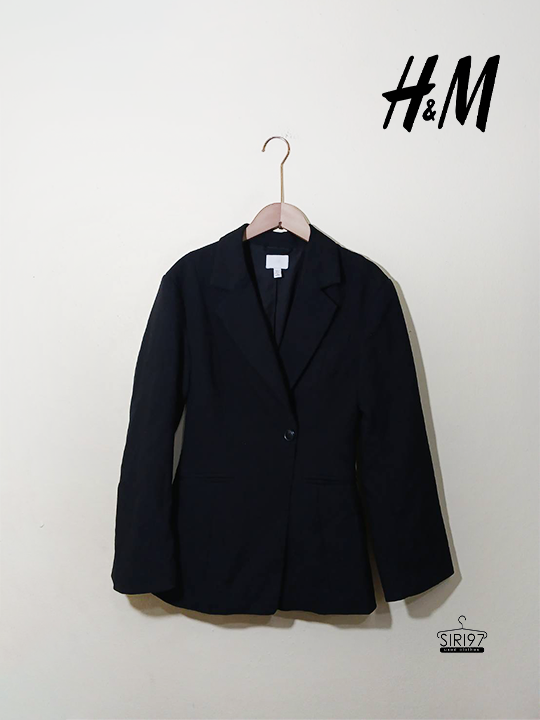 เสื้อสูทแขนยาวกระดุม H&M สีดำ ทรงเข้ารูป สภาพ85%