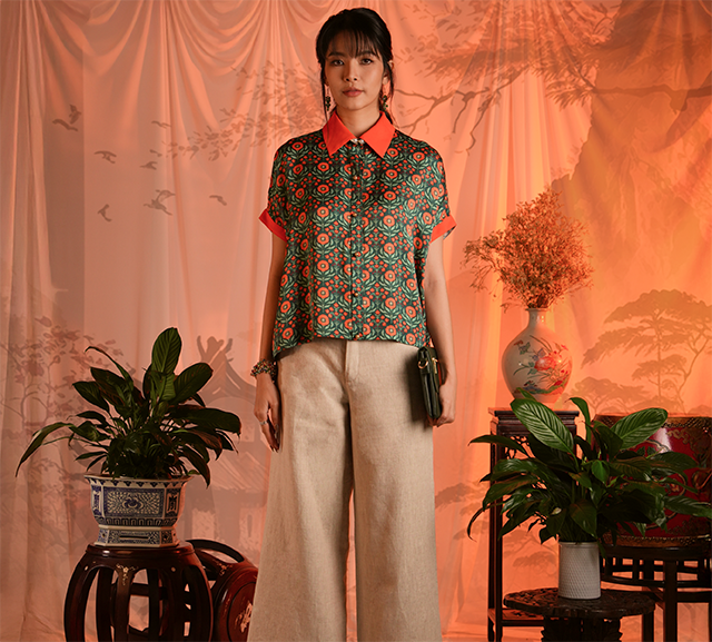 เสื้อเชิ๊ตสีเขียวแขนเบิ้ล ผ้าซิลค์ซาตินพิมพ์ลายดอกไม้ Green-Orange Rolled-Sleeve  Silk Satin Shirt