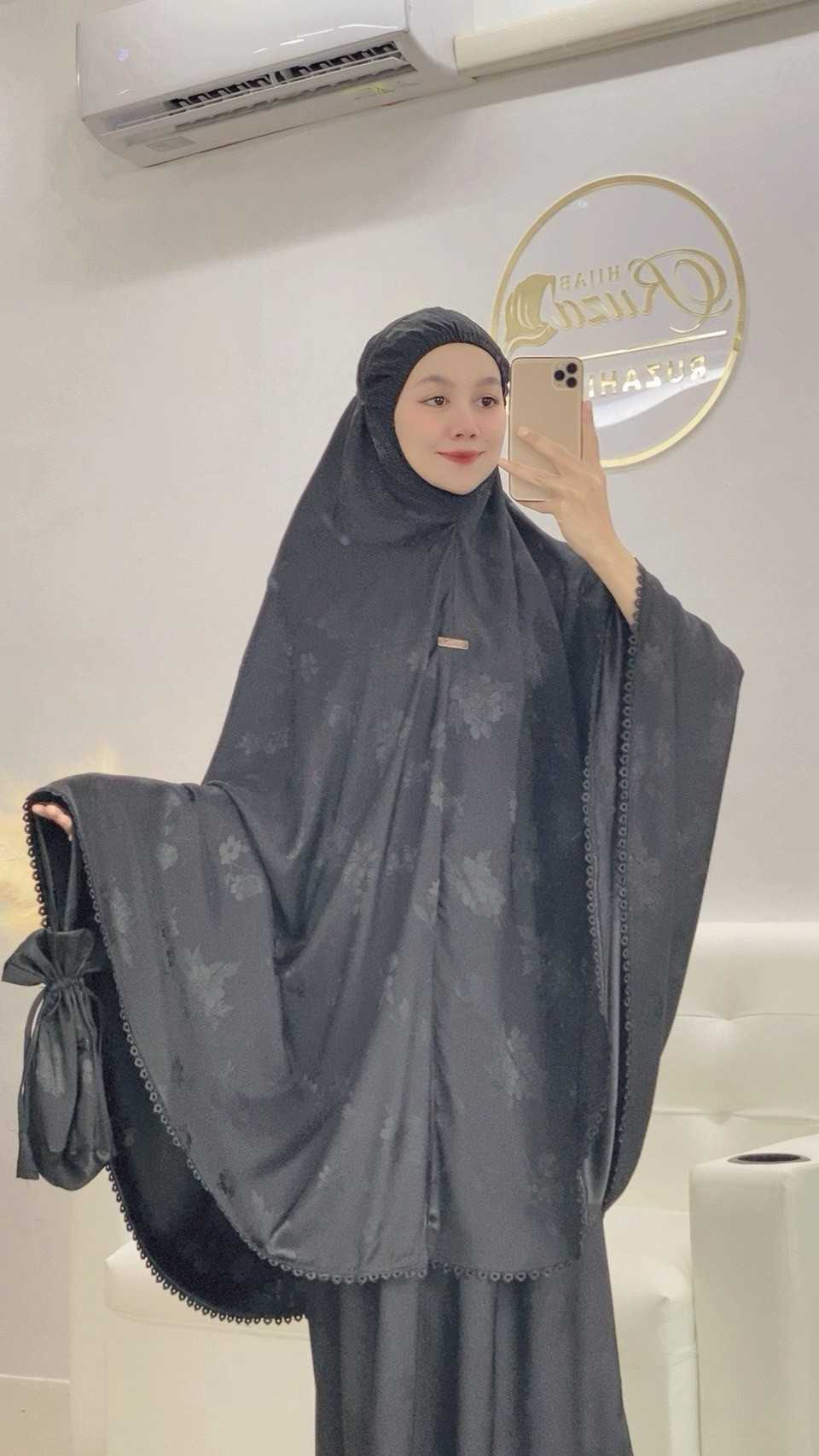 ตะละกงรุ่นHANAZ เนื้อผ้าSilk ผ้านิ่มใส่สบายไม่ร้อน ( พร้อมกล่องแบรนด์) แถมฟรีกระเป๋า