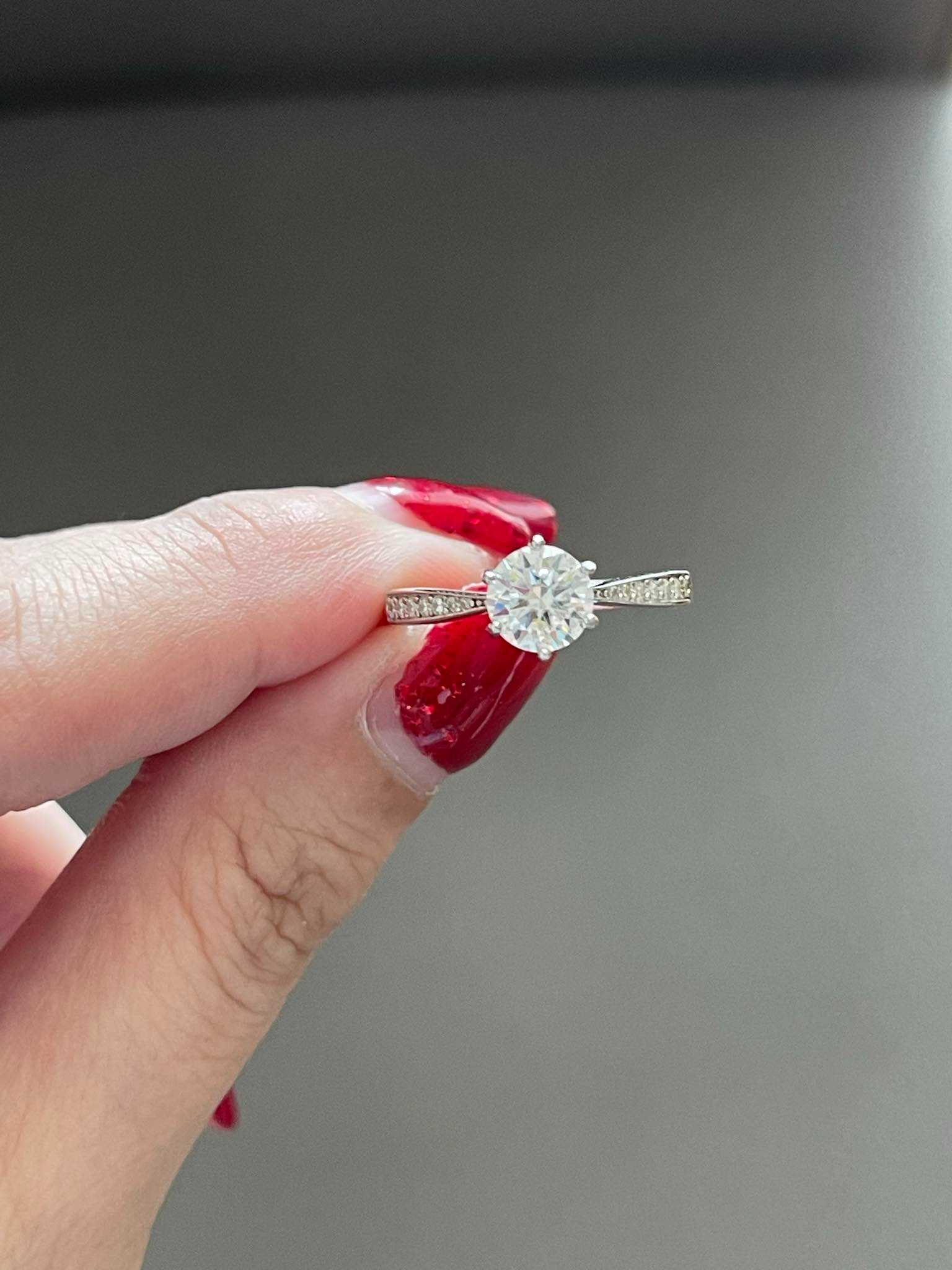 พร้อมส่ง แหวนเพชรชู 1 carat ประดับเพชรตัวเรือน