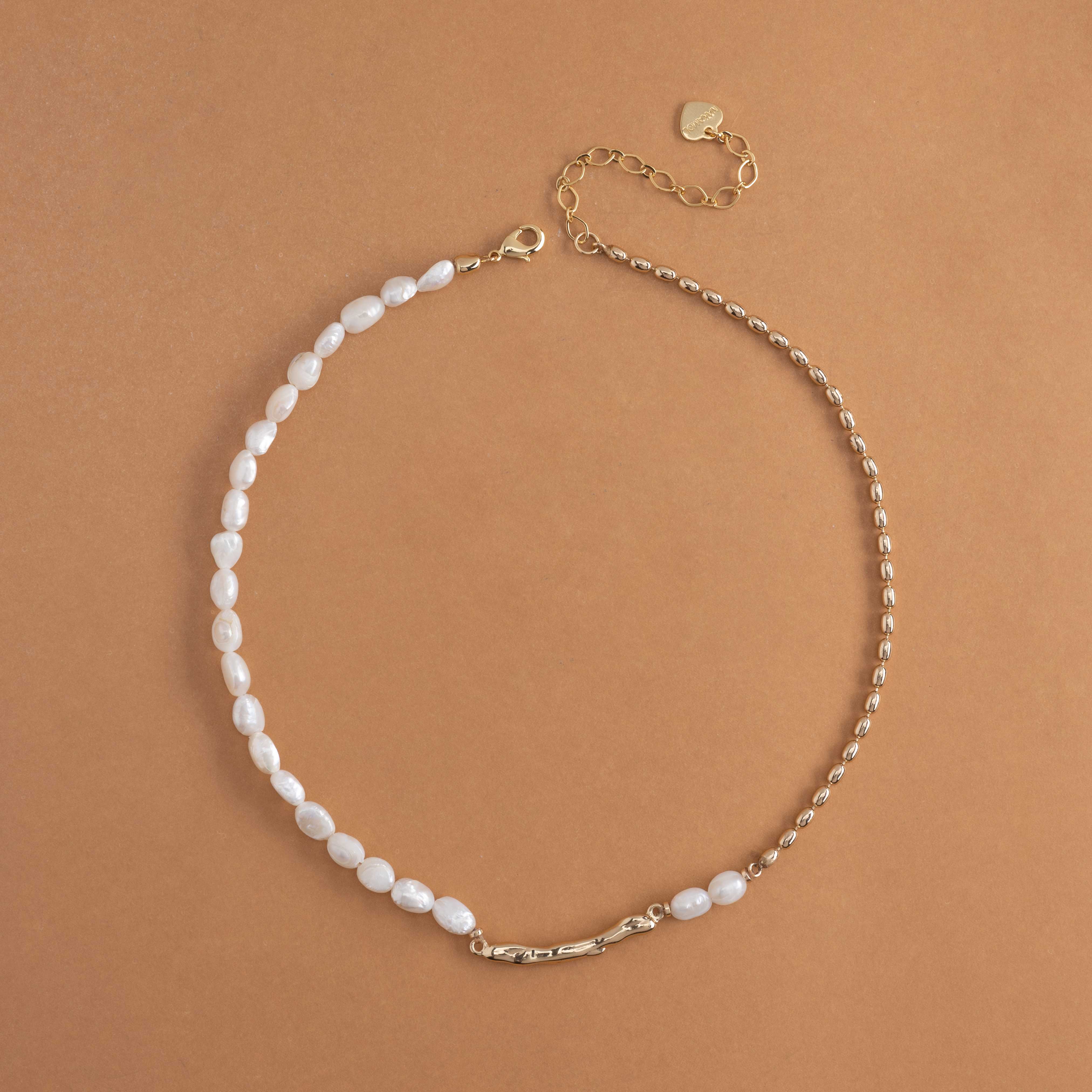 ASSYMETRICAL WHITE PEARL GOLD CHAIN NECKLACE