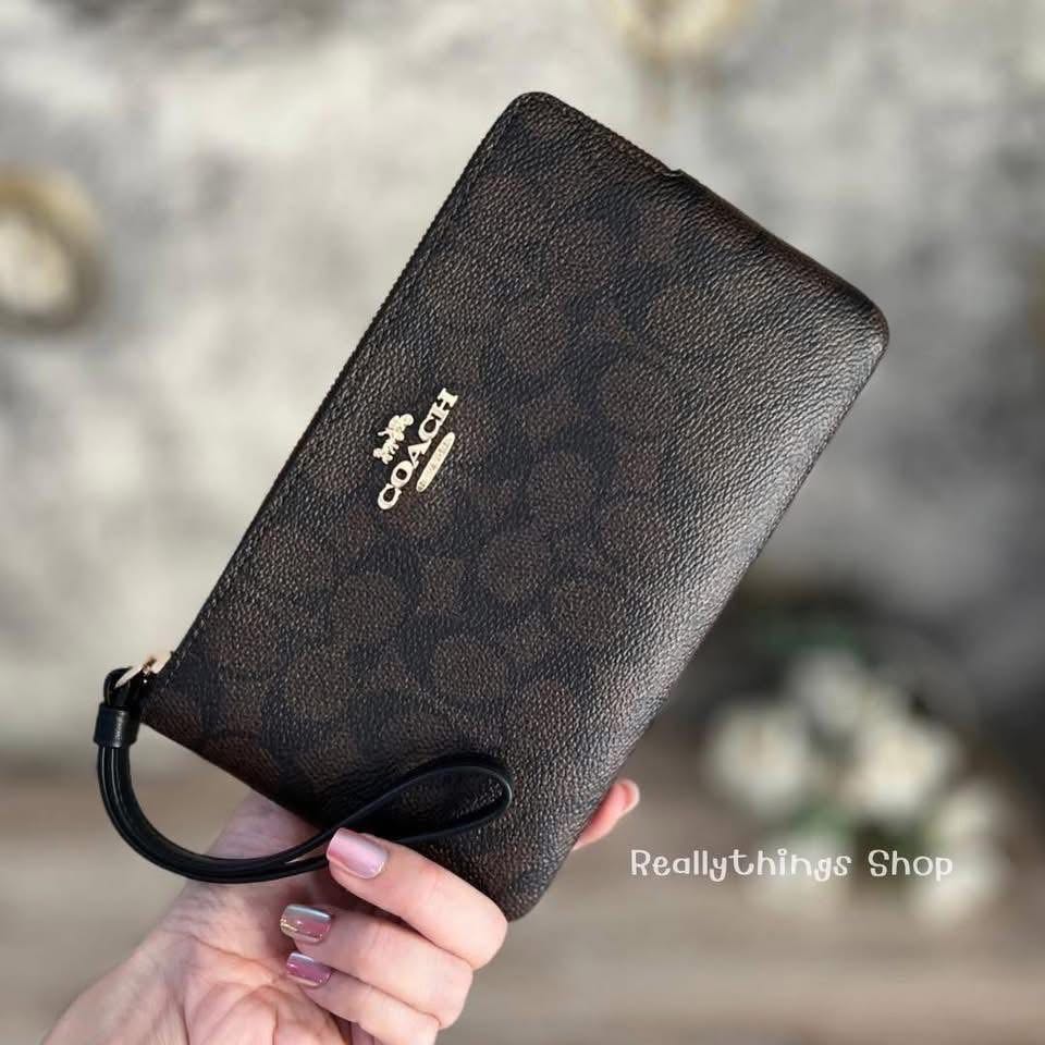 {แท้💯%📮พร้อมส่ง+ส่งฟรี} กระเป๋าคล้องมือ 1 ซิปไซส์ L : Coach Large Corner Zip Wristlet (CZ277)