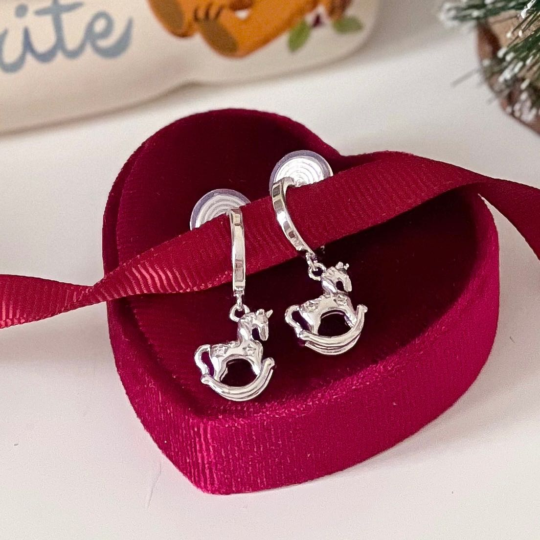 XMAS ห่วงเงินจี้ม้าหมุนสีเงิน แป้นขดลวด