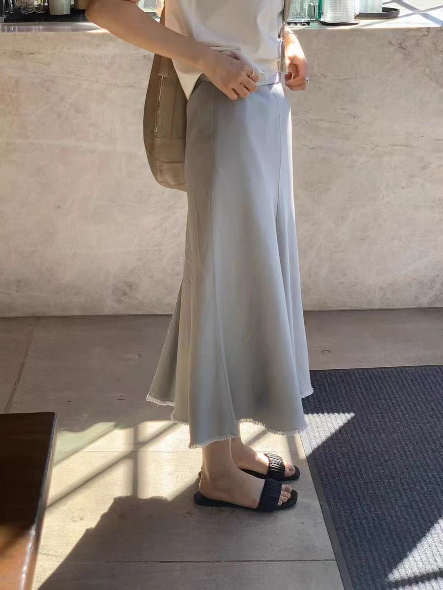 OUCE Mermaid Satin Skirt   (🇰🇷 Pre-order 20 วัน) กระโปรงทรงหางปลาเอวสูง ผ้าซาตินพลิ้ว