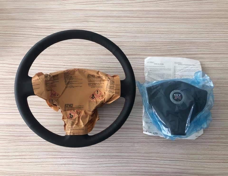 พวงมาลัย R34 gtr ด้ายแดง พร้อมแป้นแตร airbag ของใหม่ ของแท้