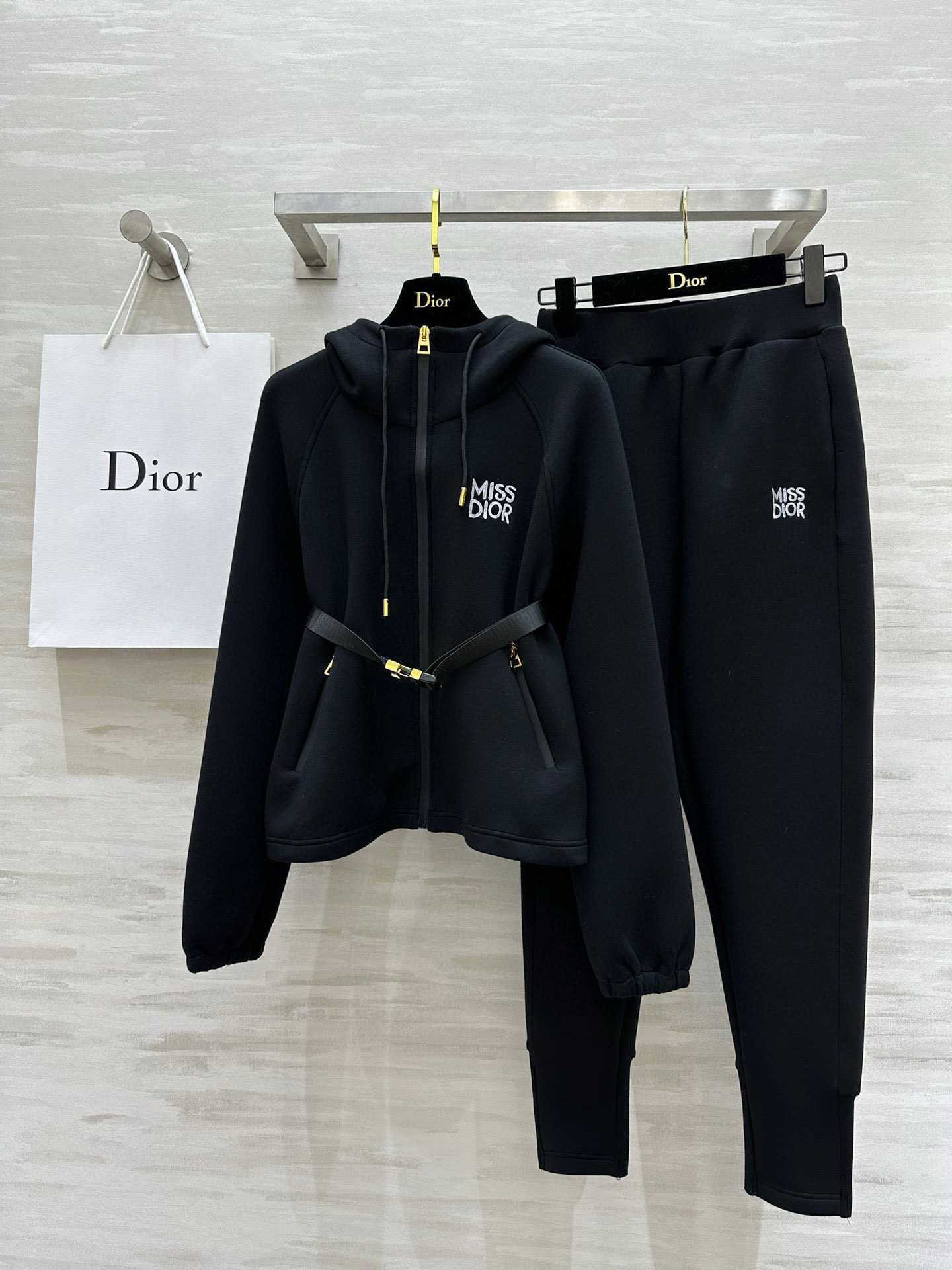 MISS DIOR HOODED JACKET WITH BELT AND JOGGING PANTS / สีดำ