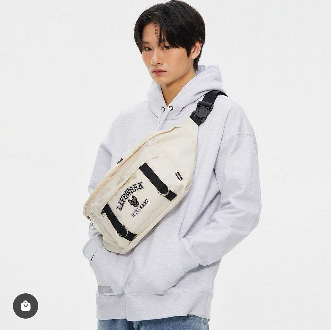 Lifework Logo Hipsack  กระเป๋าคาดอก ใบใหญ่ สีดำ สีขาว สีครีม