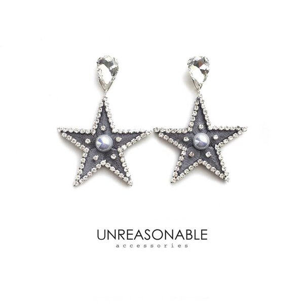 ต่างหูดาว สีเทา ต่างหูคลิป ต่างหูก้านเงินแท้ น้ำหนักเบา UA0024-04 Unreasonable Accessories