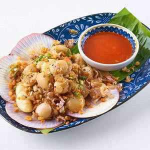หอยเชลล์ผัดเนยกระเทียม • Scallops Butter and Garlic Sauce