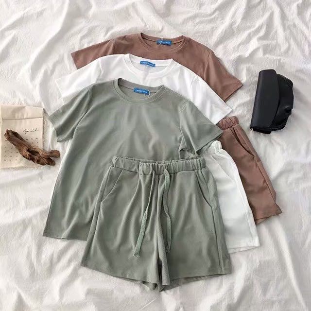 พร้อมส่ง🍑 เซทเสื้อและกางเกง เนื้อผ้าดีมาก งานป้าย cherry aka มี 3 สี