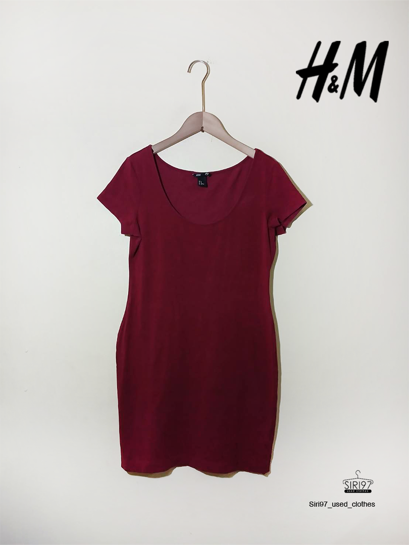 เดรสกระโปรงคอกลมแขนสั้น H&m ผ้ายืด สีเลือดหมู   สภาพ85%   SizeM