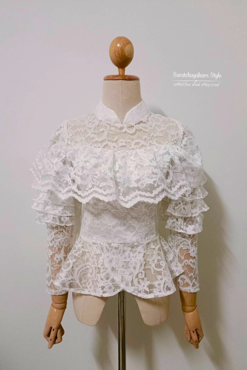 เสื้อลูกไม้ ร.5 คอจีนแต่งระบาย แขนยาว ชายระบาย งานเข้ารูปทรงสวย ใส่ไปงานบวช งานบุญ สวยมาก
