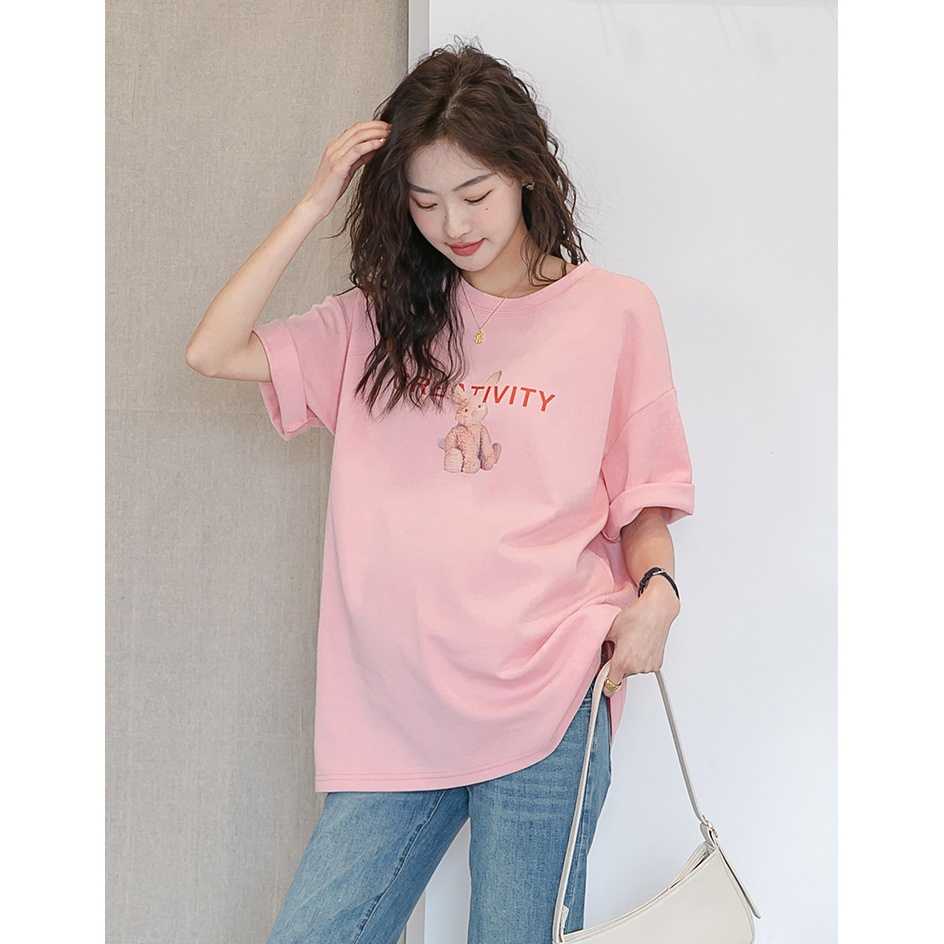 เสื้อทรง oversize งานสกรีนเจ้ากระต่ายน้อยแบบเก๋น่ารักมากๆหยิบใส่ได้ตลอด - สีชมพู