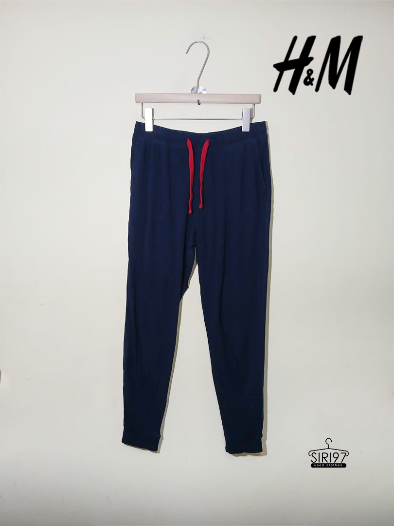 กางเกงขายาว H&M ขาจั้ม สีกรมท่าอ่อน สภาพ75% มีสีดรอปลง ช่วงขอบกางเกง มีกระเป๋า2ข้าง เชือกสีแดง