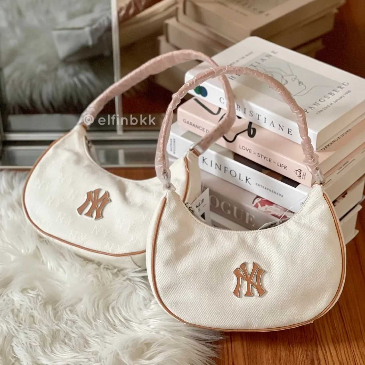 🚨Clearance Sale🚨MLB monogram Jacquard hobo bag NY กระเป๋าสะพายไหล่ ทรงพอร์ช สีดำ สีขาว สีครีม