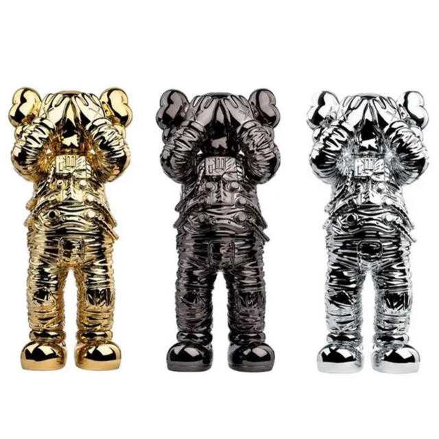 [Pre Order] KAWS Holiday Space