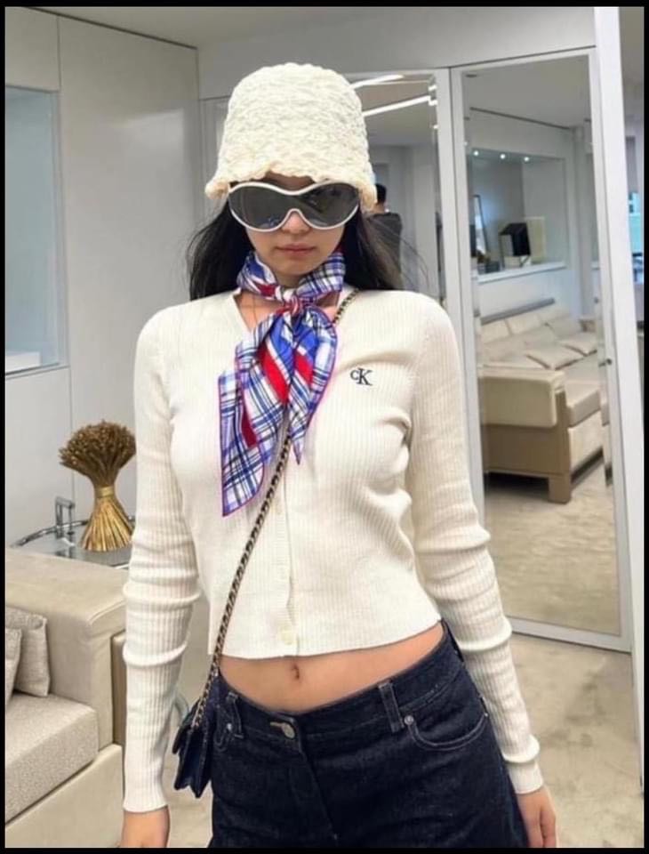 CK Cardigan สีขาวคอวี