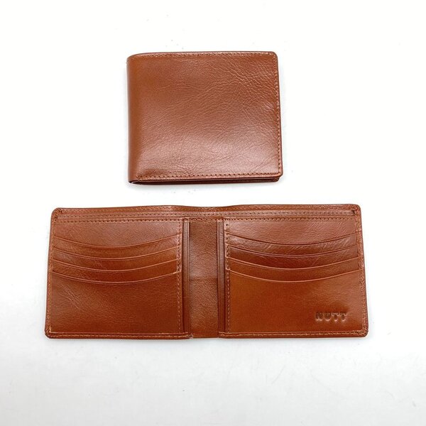 กระเป๋าสตางค์สั้น 2 พับ ช่องใส่เงิน ใส่บัตร หนังแท้ Praco ปราโก้ รุ่น NT0106 NUTT