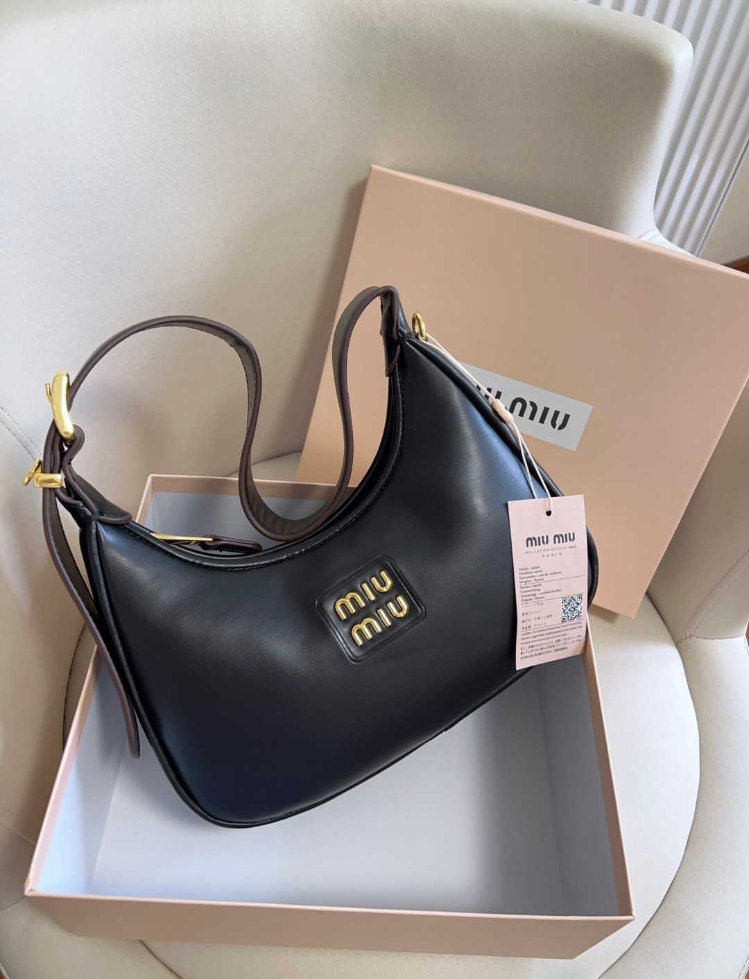 กระเป๋าหิ้ว//คล้องไหล่//สะพายข้างได้ ครบในใบเดียว หนังแท้หนานิ่มสวย MIU MIU HOBO LEATHER