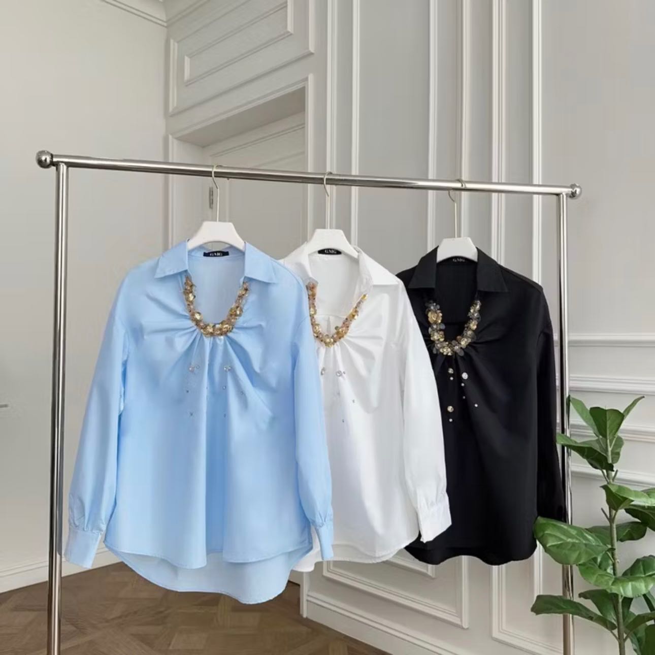 พร้อมส่ง‼️ GMG เสื้อเชิ้ตแขนยาว ผ้าคอตตอน ทรงเสื้อคอปก ดีเทลปักเลื่อมสีทองใส เรียงเป็นลวดลายโค้ง