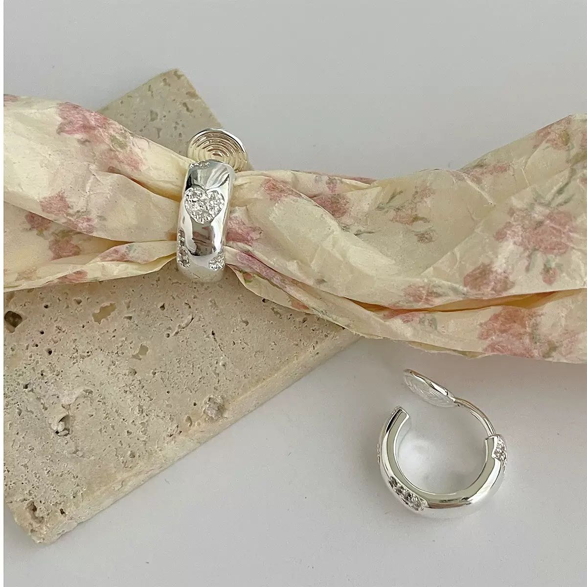 MQ ห่วงเงิน ฝังเพชรลายหัวใจ แป้นขดลวด