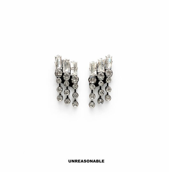 Crystal spark line earrings สีขาว UA0504-01 Unreasonable Accessories