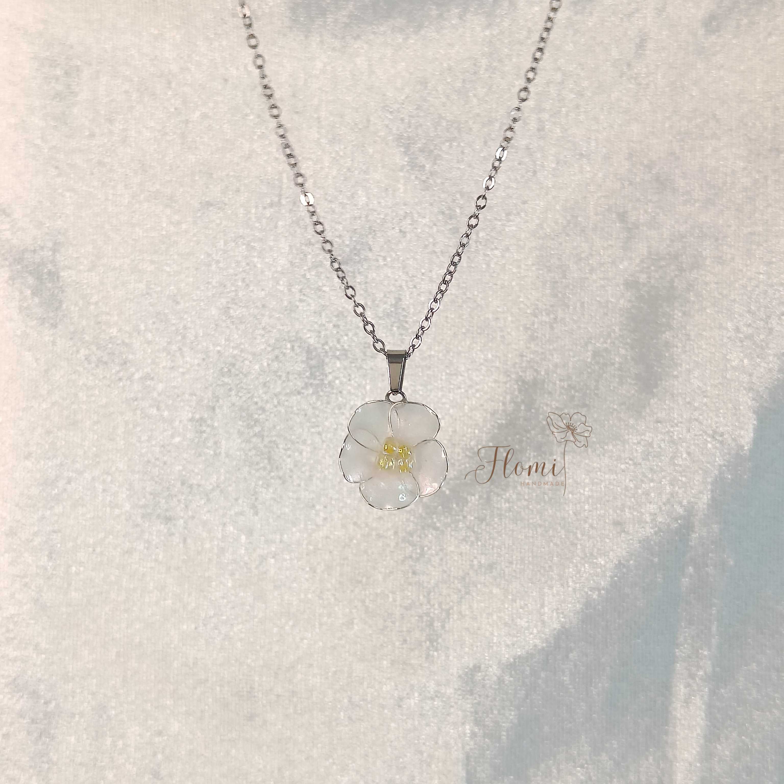 White Blossom Necklace