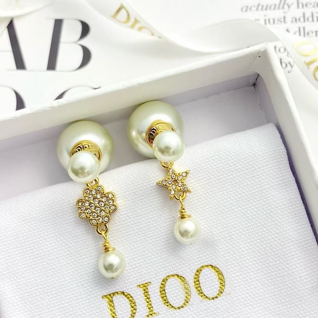 ต่างหู Dior ดาวห้อยมุก (ท็อป)