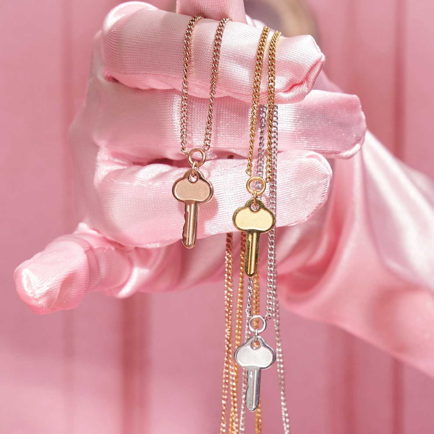 (Pre-Order 3-5 Day) YVIS Key Necklace (สลักชื่อได้ 1-4 ตัวอักษร Note ที่ต้องการสลักนะคะ)