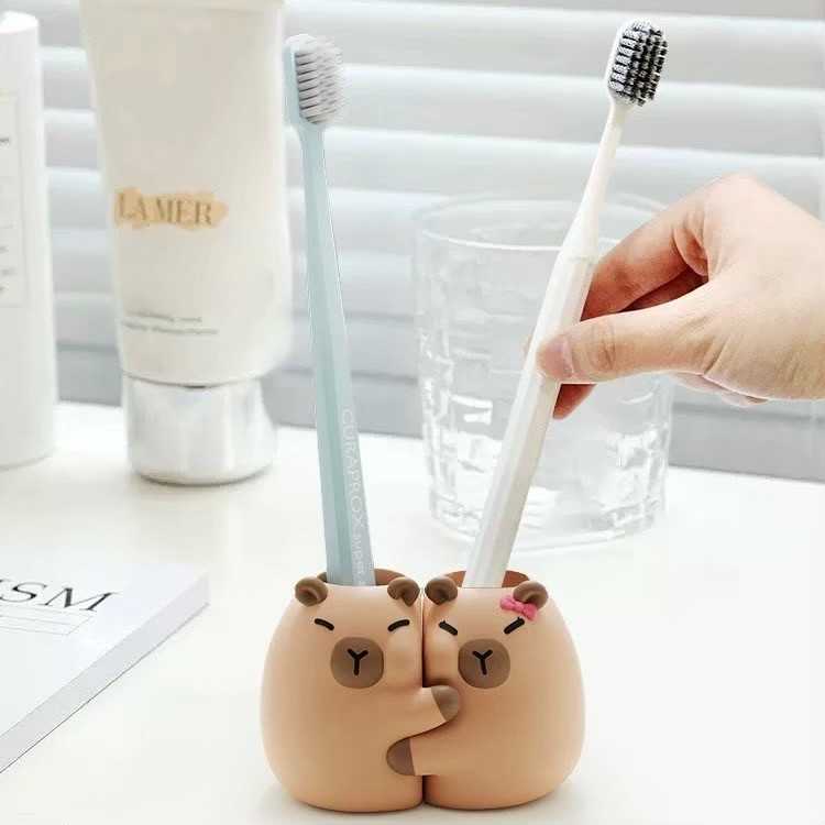 🪥ที่แขวนแปรงสีฟันคาปิบาร่ากอดกัน ที่ตั้งดินสอปากกา capybara toothbrush holder คาปิบาร่า