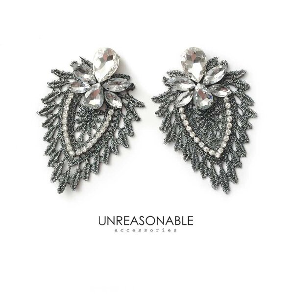 ต่างหูลูกไม้ สีเงิน น้ำหนักเบา สวยใส่สบาย UA0026-01 Unreasonable Accessories