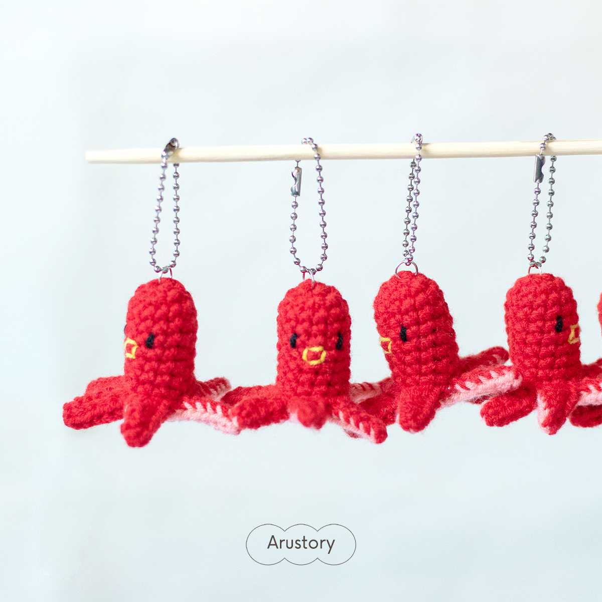 [Pre-order] Crochet : Octopus sausage keychain | โครเชต์ไส้กรอกปลาหมึก