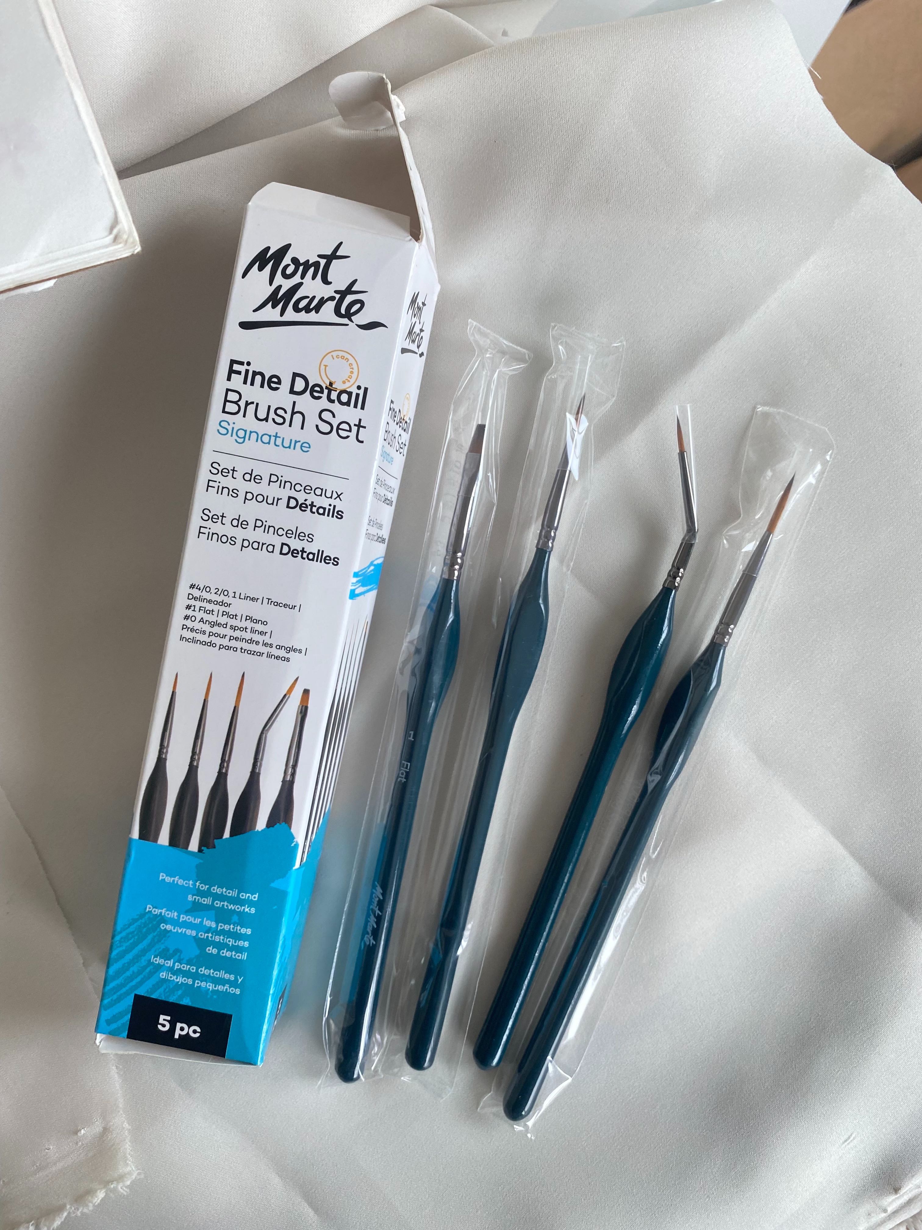 Fine brush detail