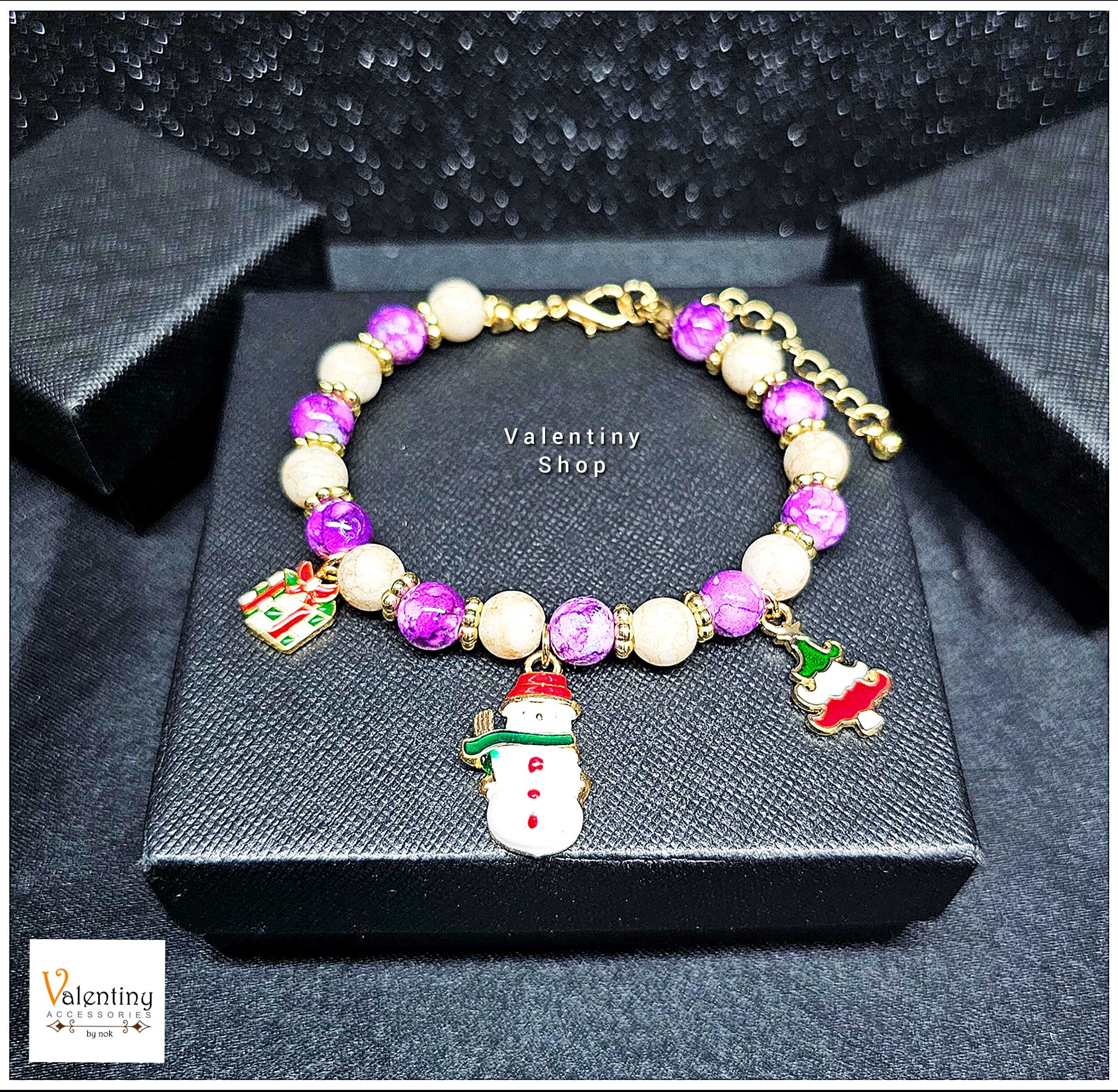 ERN098 สร้อยข้อมือ คอลเล็กชั่นคริสต์มาส งานสร้อยข้อมือลูกปัดสีม่วงขาวห้อยจี้ตุ๊กตานน่ารักตัวเรือนสีท