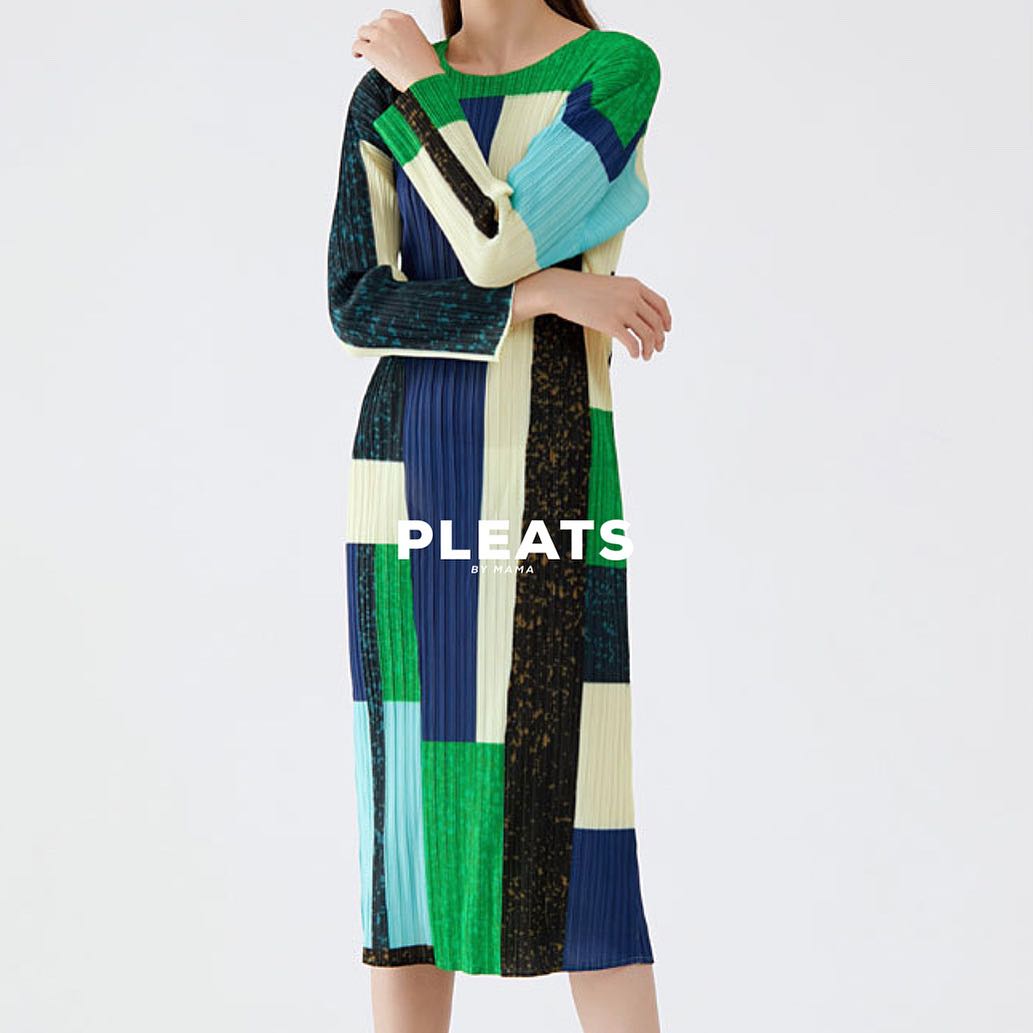 PLEATS DRESS D052
