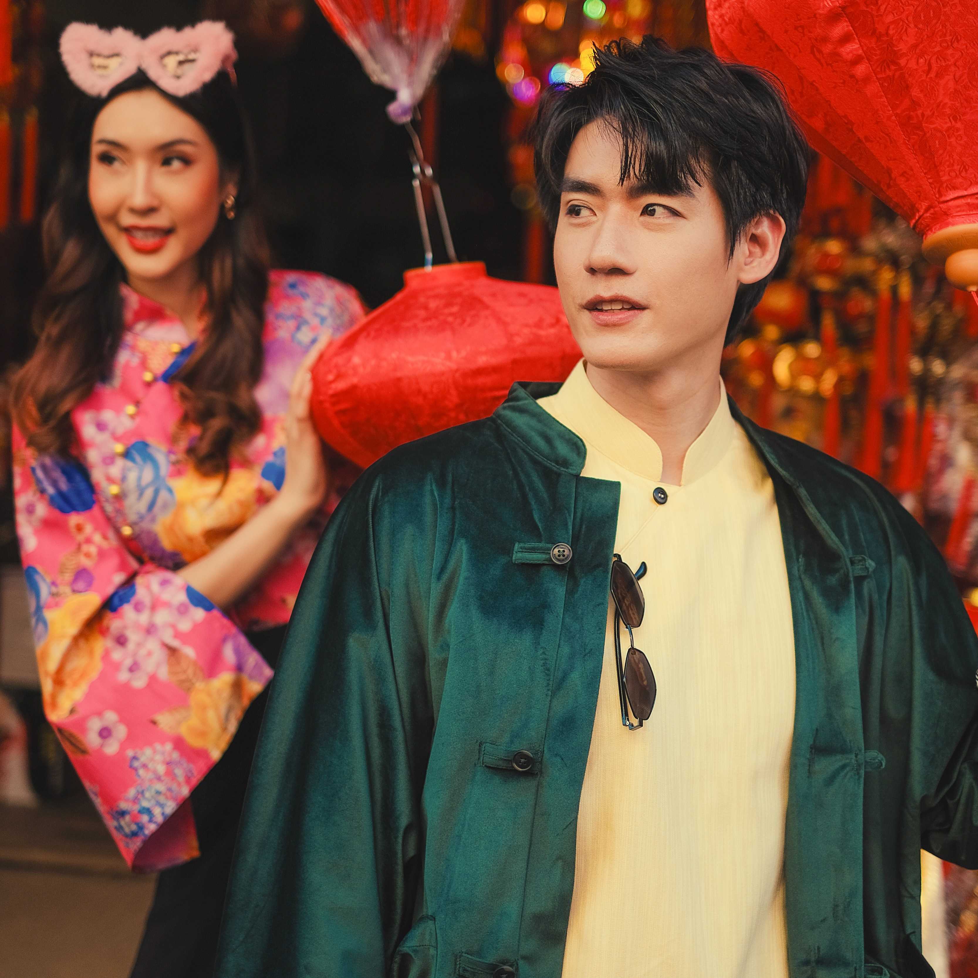 CNY 2025 - เสื้อเบลเซอร์ครอปสีเขียว รุ่น Asp