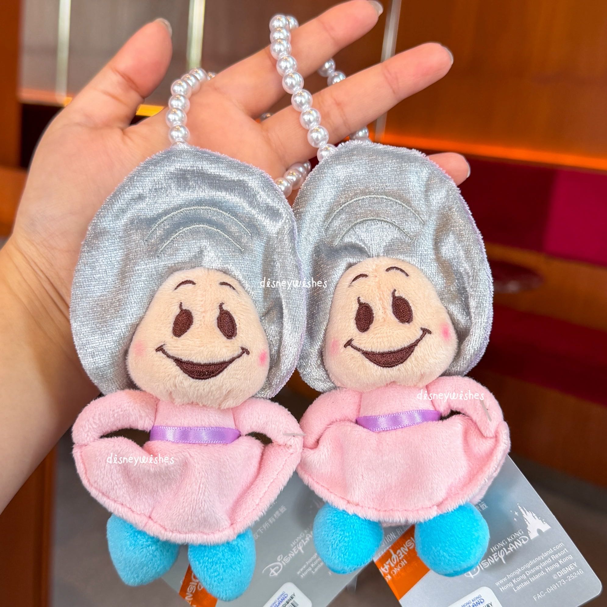 พร้อมส่งที่ไทย : พวงกุญแจ Oyster จากเรื่อง Alice in Wonderland 🇭🇰 HK Disneyland