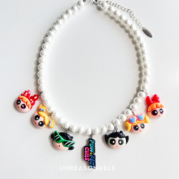 สร้อยคอมุกแก้ว 8.0 mm. มาพร้อมจี้ การ์ตูนน่ารัก ความยาว 16 นิ้ว UA0989-01 Unreasonable Accessories