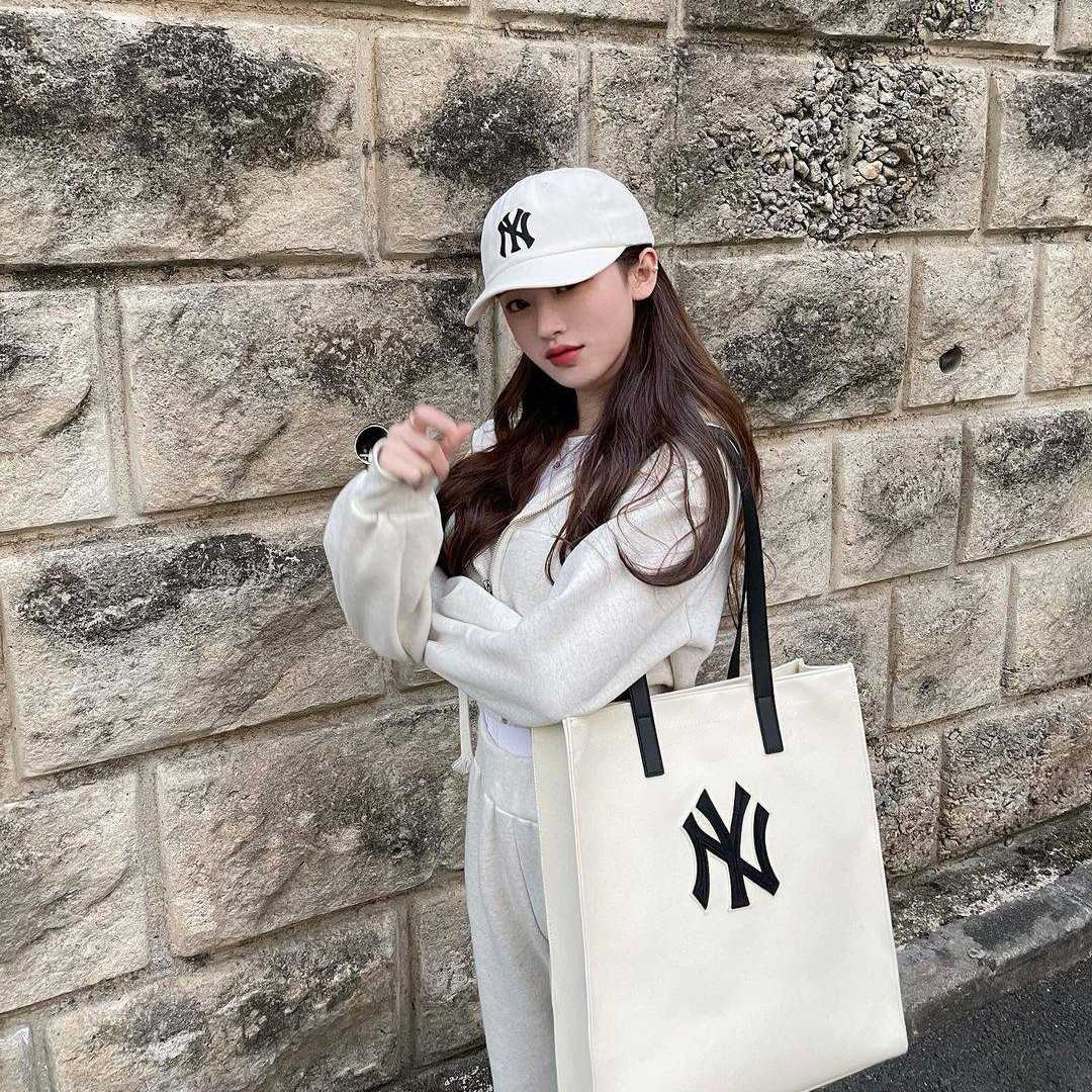🔥SALE🔥 MLB Canvas Tote Bag  กระเป๋าสะพาย ผ้าแคนวาส สีขาว สีครีม