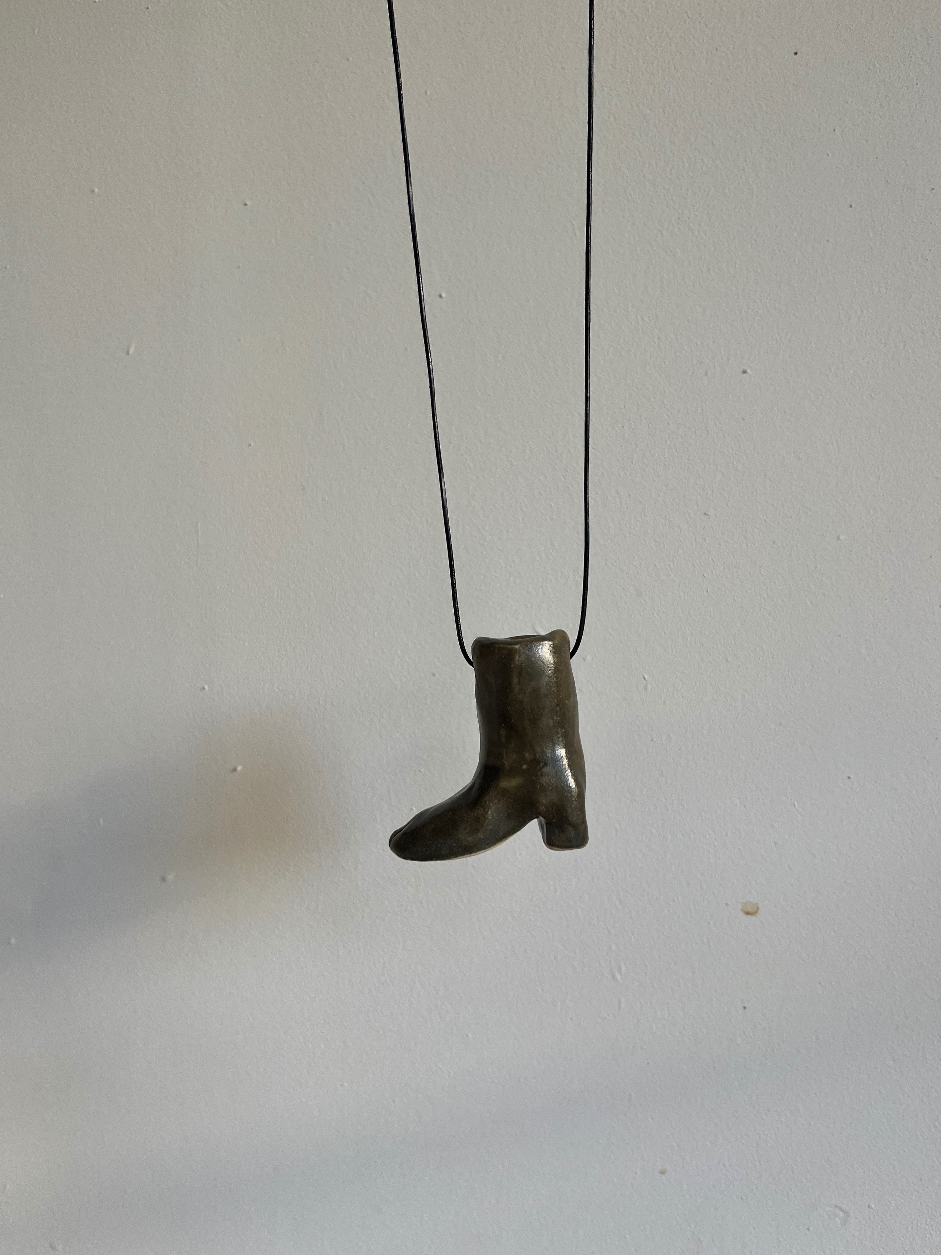 Tabi boots necklace #V073