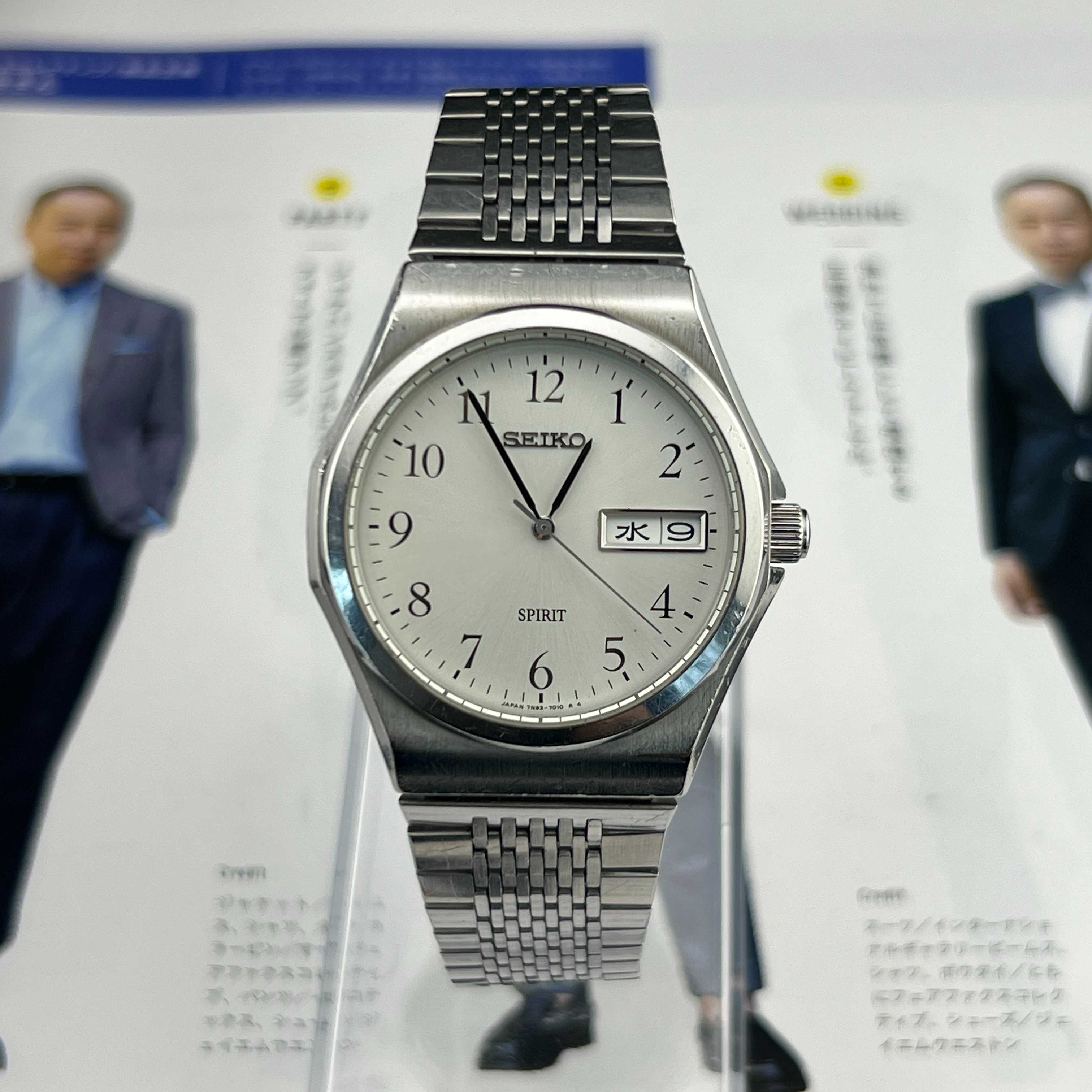 Vintage Seiko Spirit Arabic Quartz Silver Sunburst Dial Ref.7N93-7000 Days/Date Kanji JDM Japan 1995