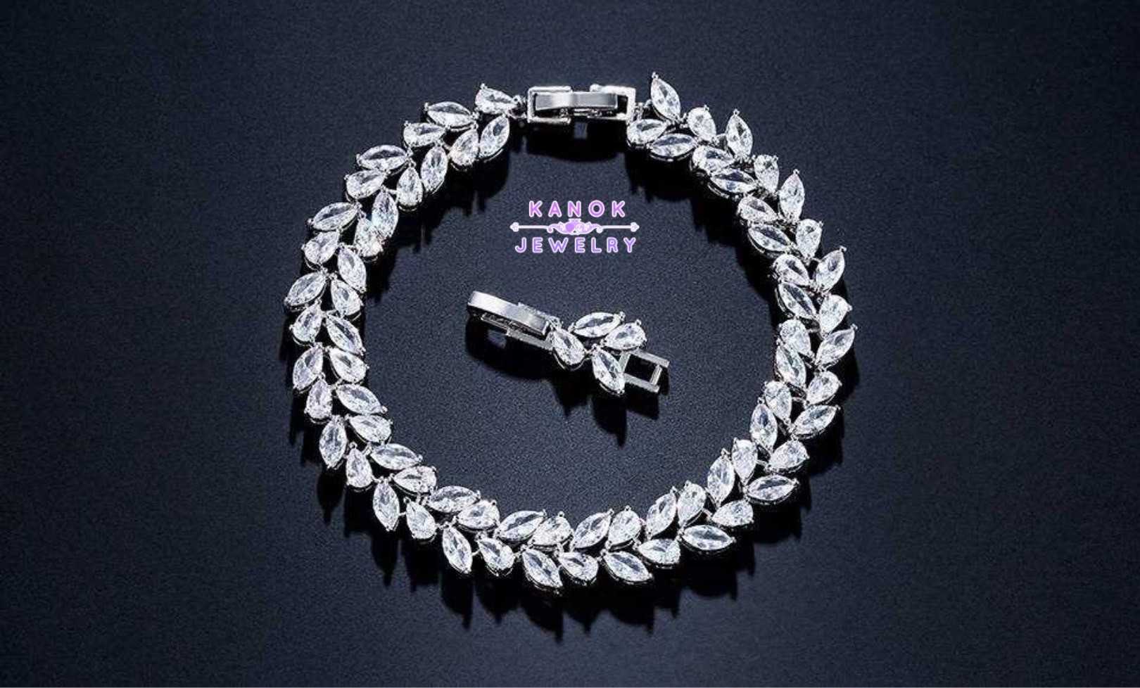 Kanok Jewelry /สร้อยข้อมือประดับเพชรสังเคราะห์ CZ  / จัดส่งฟรี EMS /B011