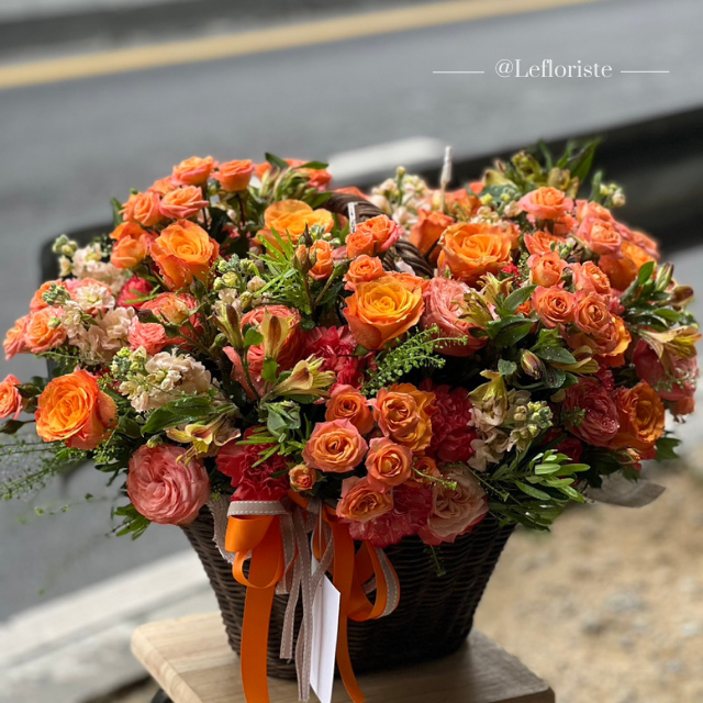กระเช้าดอกไม้ Elegant Grace 8