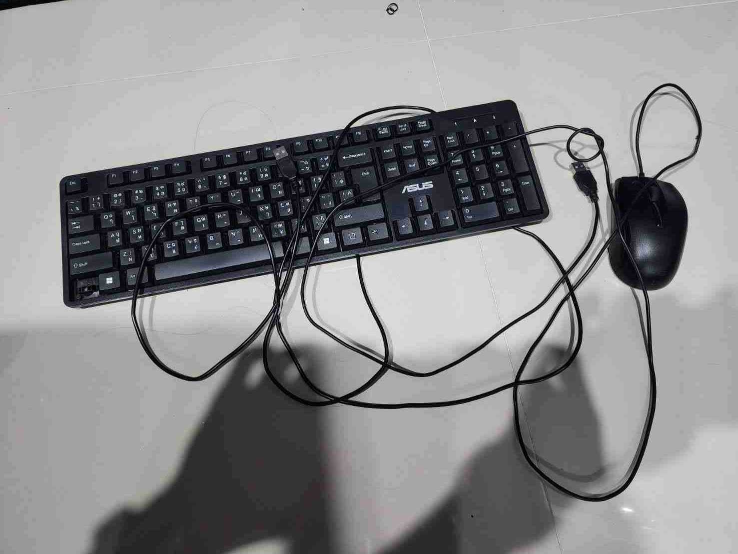 แป้นพิมพ์ ยี่ห้อ ASUS ของใหม่เก่าเก็บ และ เม้าส์ เดิมๆ  ขายตามสภาพพร้อมส่ง