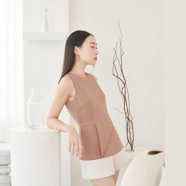 Zoey Top เสื้อแขนกุด แพทเทิร์นเก๋ ตัดต่อเอว มีดีเทลชิ้นตลบด้านหน้า