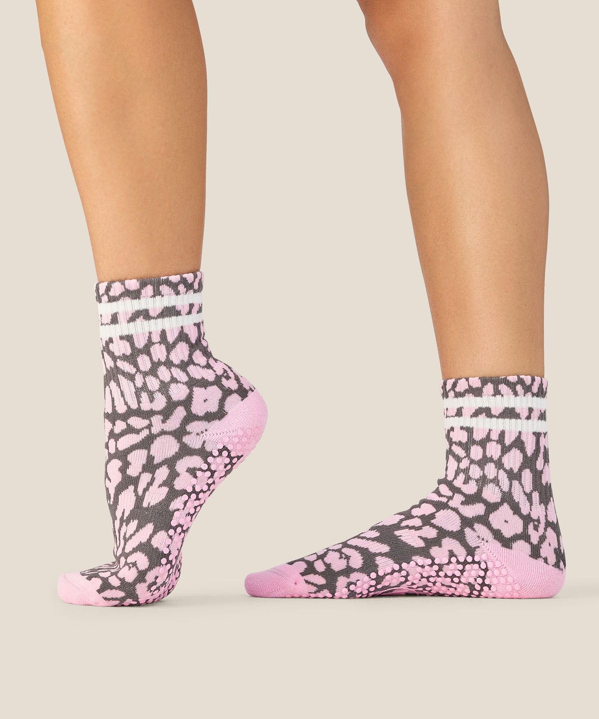 Crew Grip Socks - Cheetah Stripe Pink  | ถุงเท้าพิลาทิส MoveActive