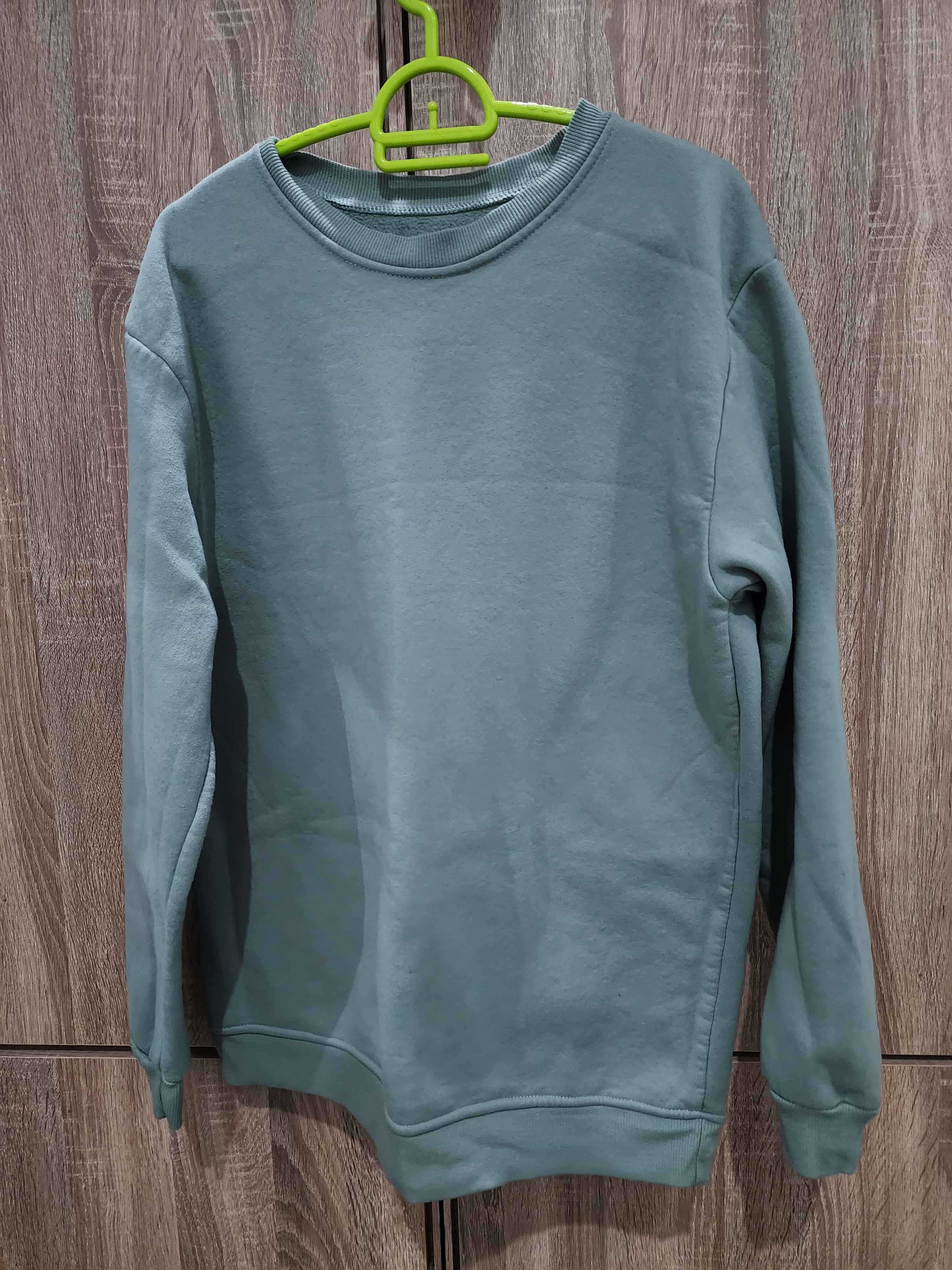 เสื้อแขนยาว สีเขียว สวย เก่าเก็บเดิมๆ ของใหม่ ขายตามสภาพ เบอร์ M L   ใส่สบาย พร้อมส่ง