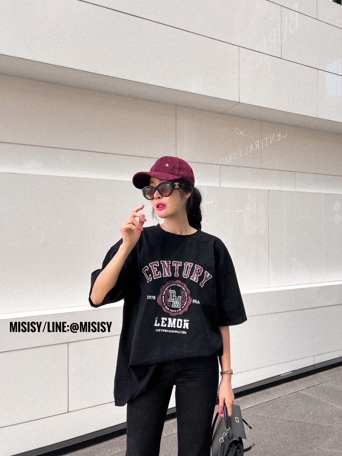เสื้อยืดสกีนดำ